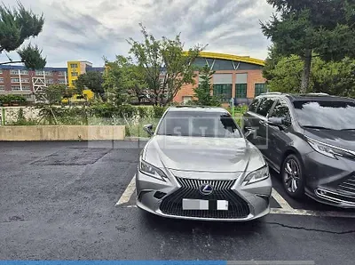 Photo 1 of 19: 2019 Lexus ES300h — Korean insurance auction