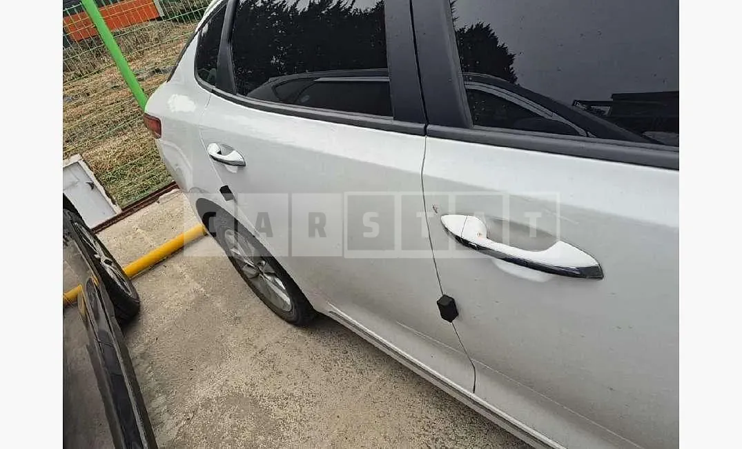 Photo 2 of 9: 2015 Kia K5 — Korean insurance auction