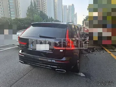 Photo 1 of 12: 2020 Volvo XC60T8 AWD — Korean insurance auction