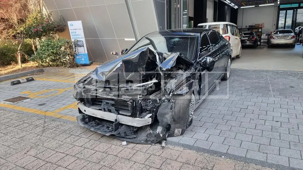 Photo 2 of 15: 2020 Hyundai Genesis /G90, VIN KMHG241DDMU084132 — Korean insurance auction
