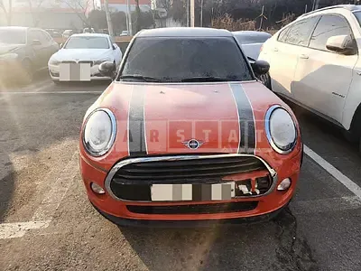 Photo 1 of 50: 2018 MINI Cooper Five-Door, VIN WMWXU1101K2H34094 — Korean insurance auction