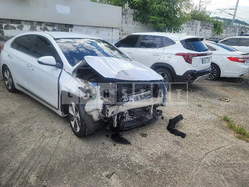 Photo 2 of 11: 2017 Hyundai IONIQ Electric, VIN KMHC051HFJU015640 — Korean insurance auction