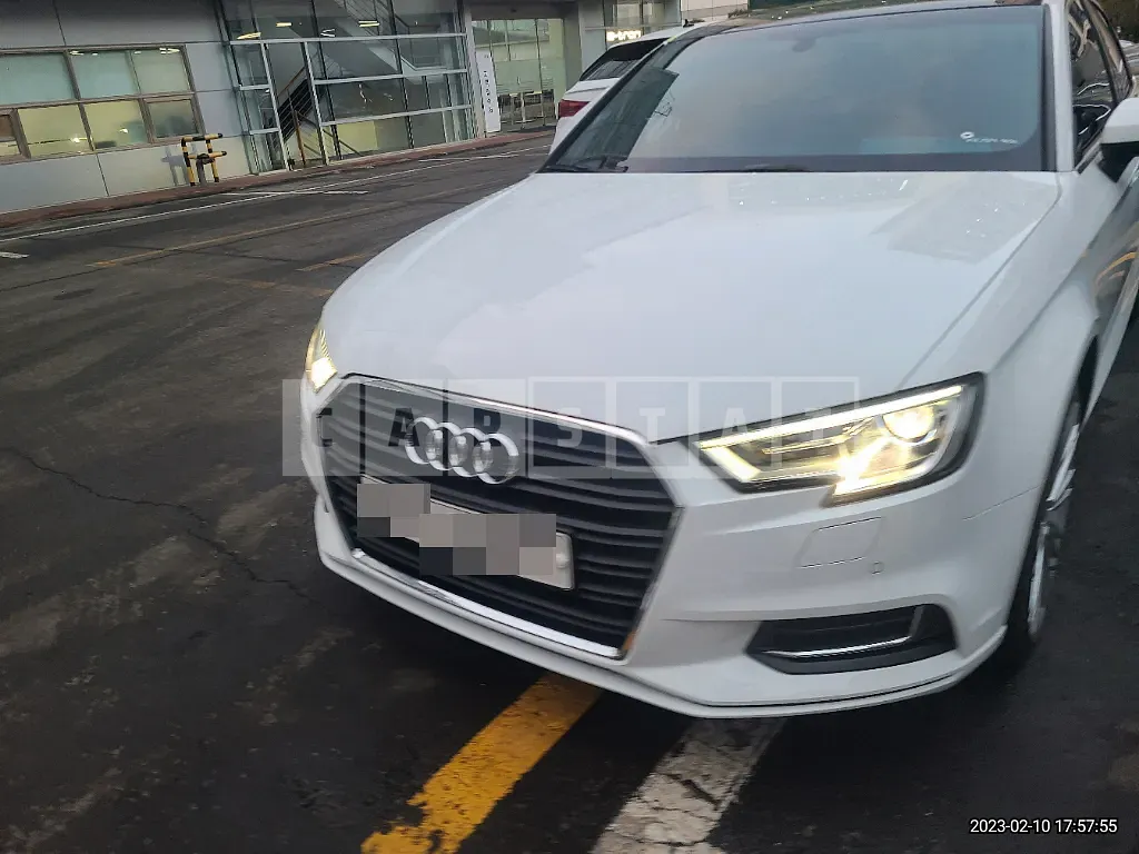 Photo 2 of 17: 2018 Audi A3 40 TFSI, VIN WAUZZZ8VXJ1083205 — Korean insurance auction