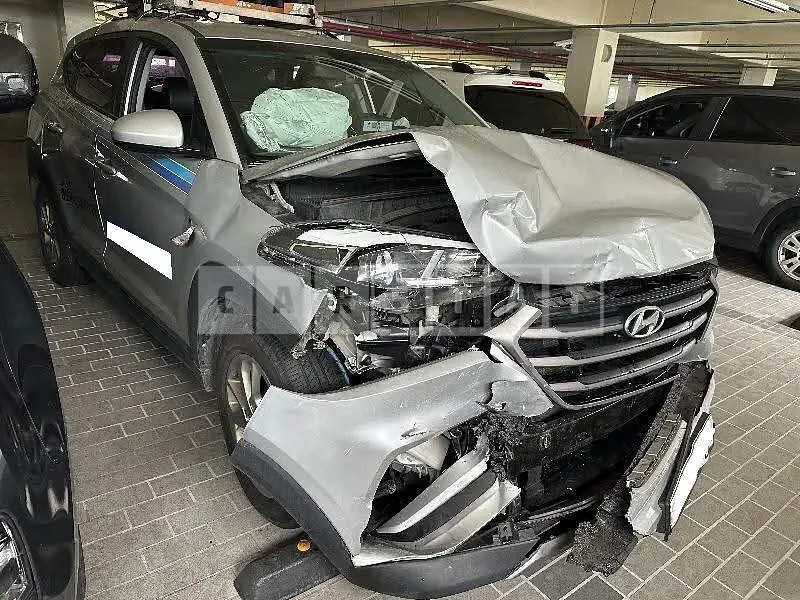 Photo 2 of 13: 2016 Hyundai Tucson, VIN KMHJ281ABGU205607 — Korean insurance auction