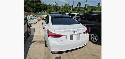Photo 1 of 26: 2015 Genesis Dh — Korean insurance auction