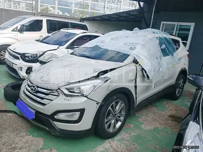 Photo 1 of 7: 2015 Hyundai Santa Fe, VIN KMHSW81UBFU461061 — Korean insurance auction
