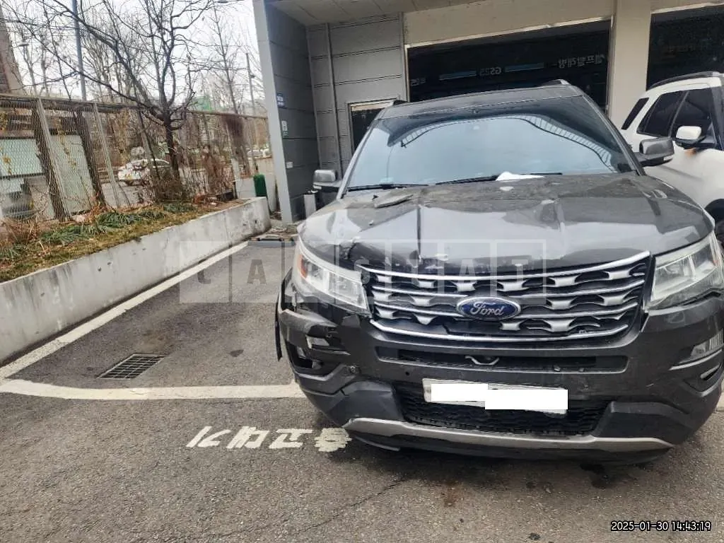 Photo 2 of 16: 2016 Ford Explorer — Korean insurance auction