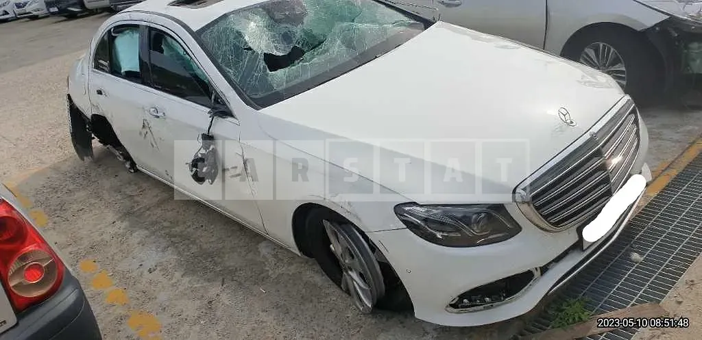 Photo 2 of 9: 2018 Mercedes-Benz E220d 4Matic, VIN WDDZF0FB8JA388675 — Korean insurance auction