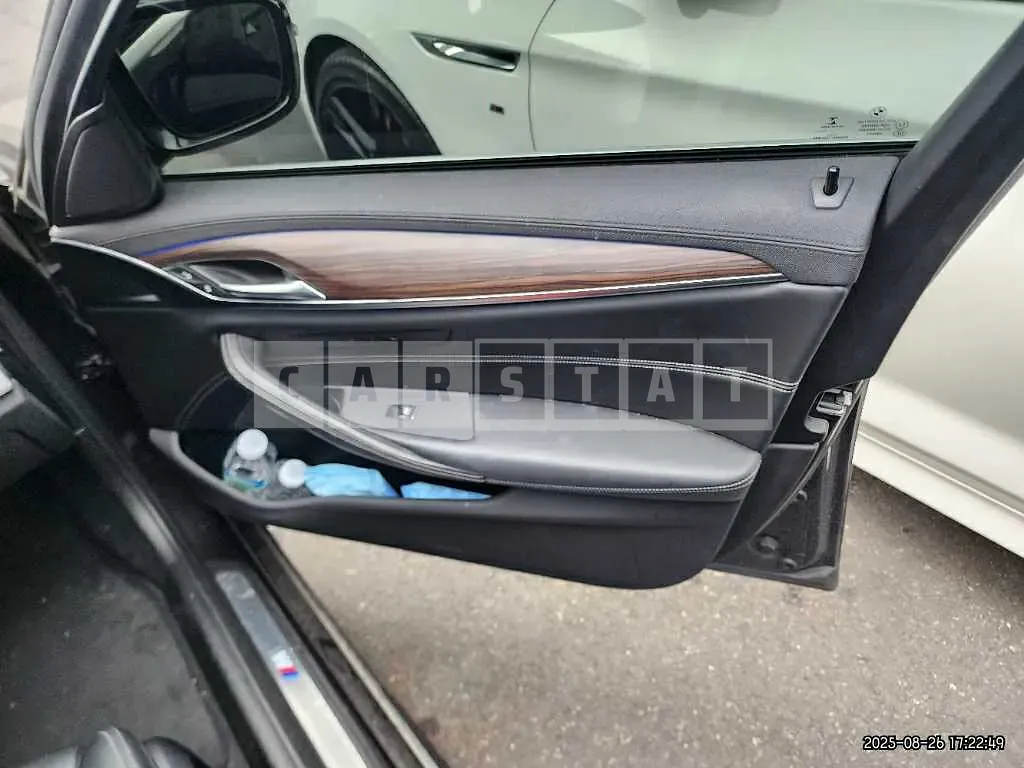 Photo 2 of 23: 2018 BMW 520d — Korean insurance auction