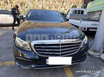Photo 1 of 11: 2017 Mercedes-Benz E220 d 4Matic — Korean insurance auction