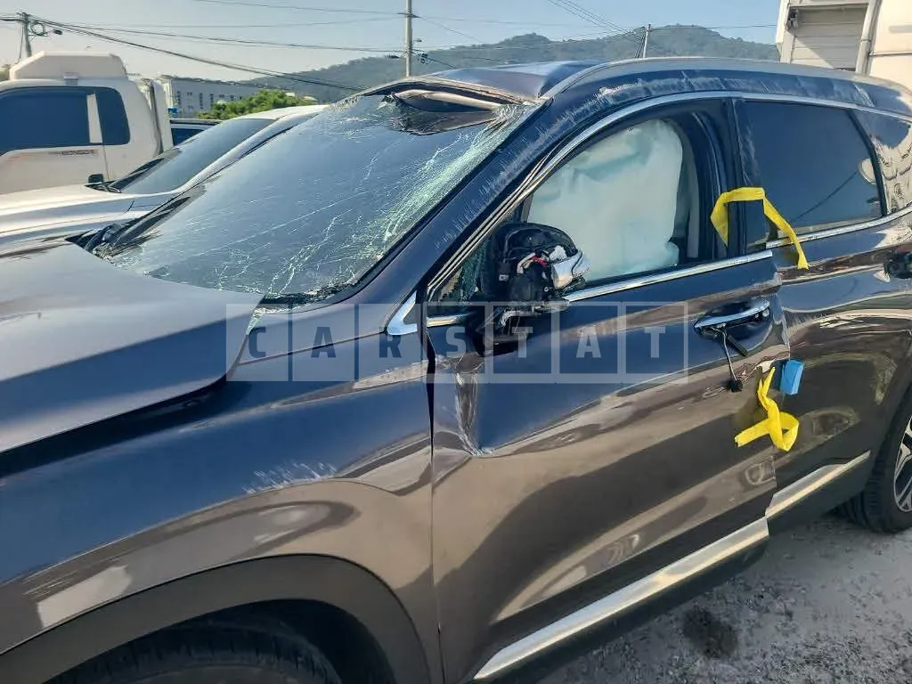 Photo 2 of 24: 2018 Hyundai Santa Fe, VIN KMHS381BBKU030465 — Korean insurance auction