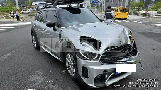 Photo 2 of 13: 2023 MINI Cooper Countryman — Korean insurance auction