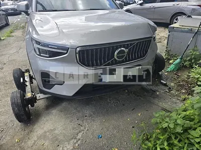 Photo 1 of 2: 2023 Volvo XC40B4 AWD — Korean insurance auction