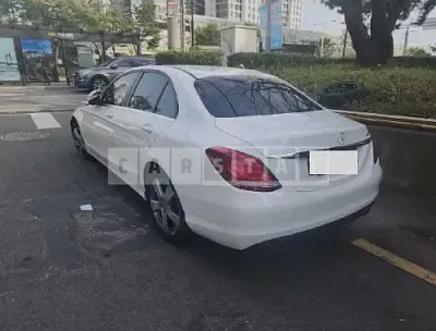 Photo 1 of 9: 2016 Mercedes-Benz C200 d, VIN WDDWF3HB9GF220413 — Korean insurance auction