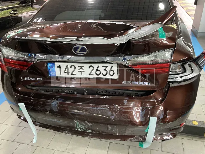 Photo 2 of 17: 2016 Lexus ES300h, VIN JTHBW1GG2G2113462 — Korean insurance auction