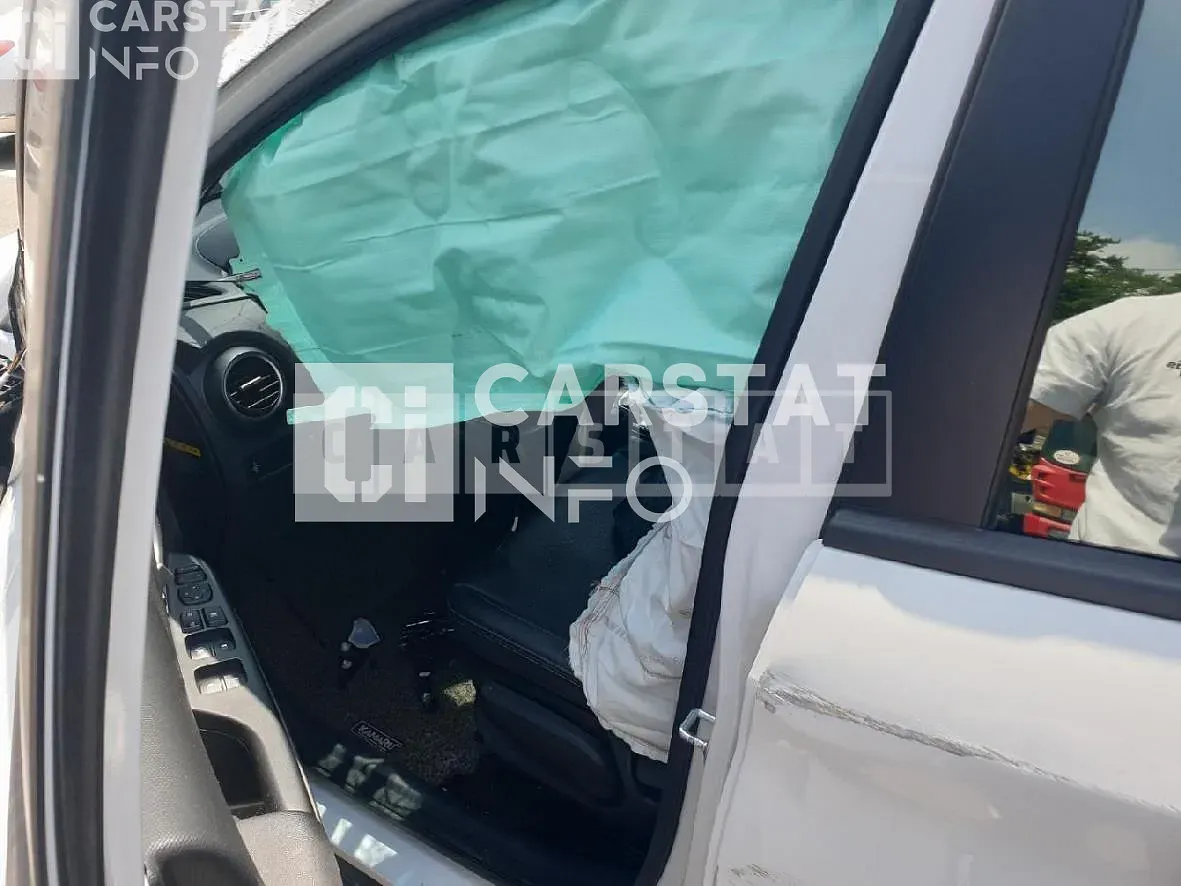 Photo 2 of 13: 2018 Hyundai Kona, VIN KMHK4815GJU047014 — Korean insurance auction