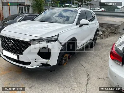 Photo 1 of 17: 2018 Hyundai Santa Fe, VIN KMHS381CDKU003365 — Korean insurance auction