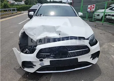 Photo 1 of 28: 2022 Mercedes-Benz E220d 4Matic — Korean insurance auction