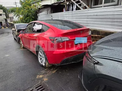 Photo 1 of 10: 2021 Tesla Model Y Long Range — Korean insurance auction