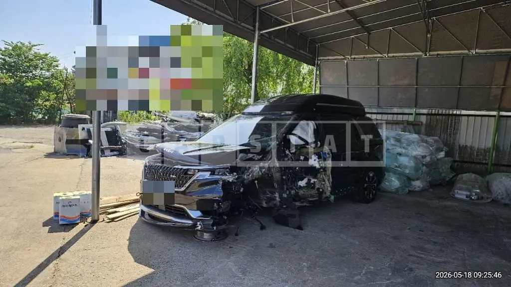 Photo 2 of 32: 2022 Kia Carnival Gasoline — Korean insurance auction