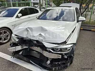Photo 1 of 13: 2018 BMW 320i — Korean insurance auction