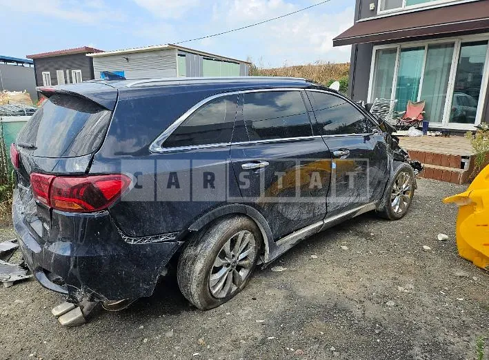 Photo 2 of 15: 2017 Kia Sorento 2.0 — Korean insurance auction