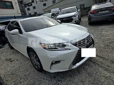 Photo 1 of 17: 2018 Lexus ES300h — Korean insurance auction