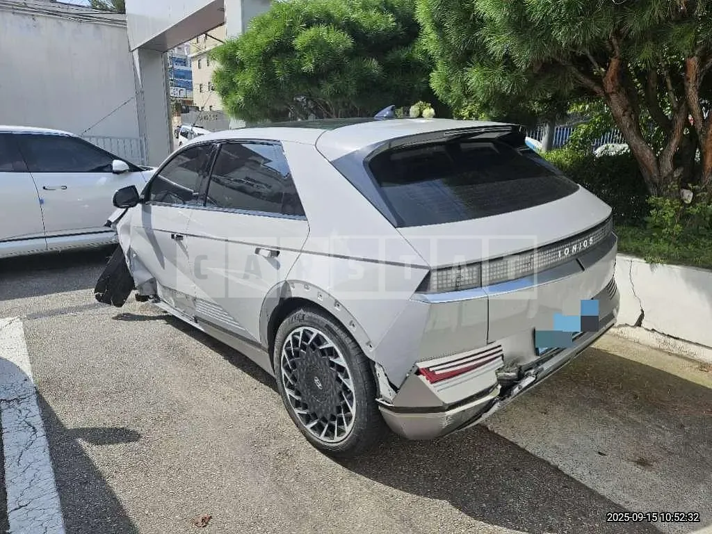 Photo 2 of 17: 2021 Hyundai IONIQ 5 Electric Car AWD — Korean insurance auction