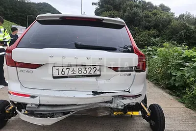 Photo 1 of 9: 2019 Volvo XC60 D5 AWD, VIN YV1UZ68TCK1379605 — Korean insurance auction