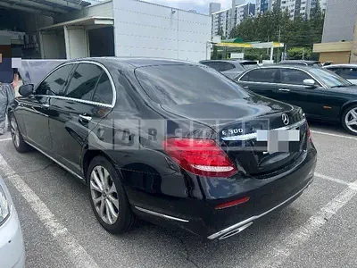 Photo 1 of 8: 2018 Mercedes-Benz E300 4Matic — Korean insurance auction