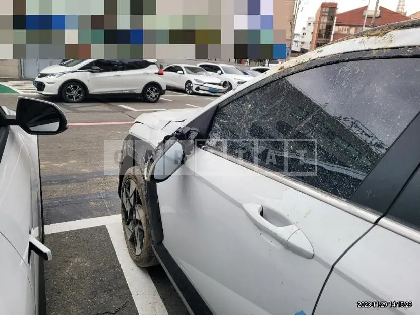 Photo 2 of 27: 2023 Hyundai Kona 1.6, VIN KMHHE813BPU024154 — Korean insurance auction