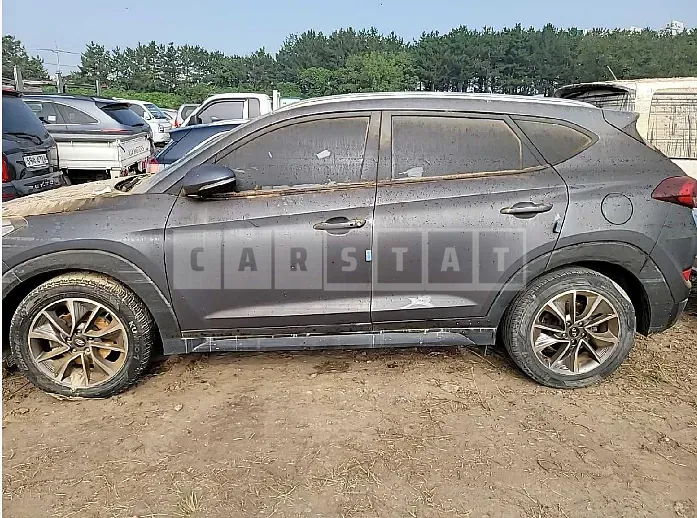 Photo 2 of 8: 2018 Hyundai Tucson, VIN KMHJ3815GJU704991 — Korean insurance auction