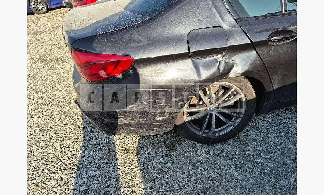 Photo 2 of 8: 2017 BMW 520d — Korean insurance auction