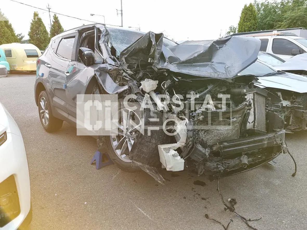 Photo 2 of 2: 2016 Hyundai Santa Fe 2.0 (4WD) — Korean insurance auction