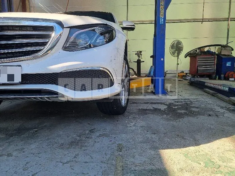 Photo 2 of 12: 2017 Mercedes-Benz E220 d — Korean insurance auction