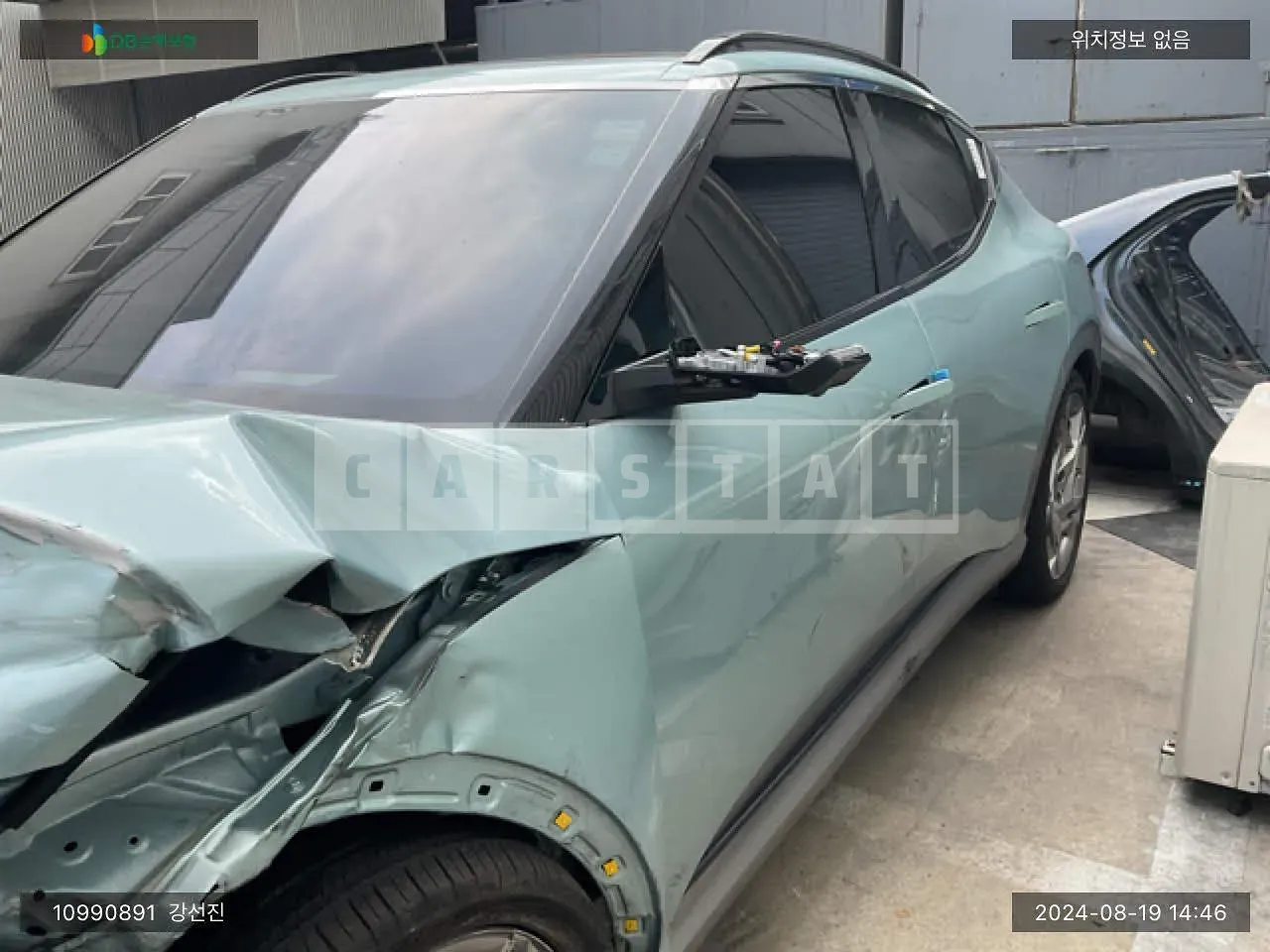 Photo 2 of 17: 2022 Genesis GV60, VIN KMTKE81BPNU002925 — Korean insurance auction